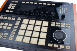 Native Instruments Maschine Studio Groove Production Midi Controller