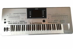 Yamaha Tyros 3 Workstation Keyboard + Case