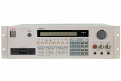 Akai S950 Sampler + Anleitung + Sample Disketten