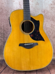 Yamaha A1M II NTWesterngitarre mit Tonabnehmersystem